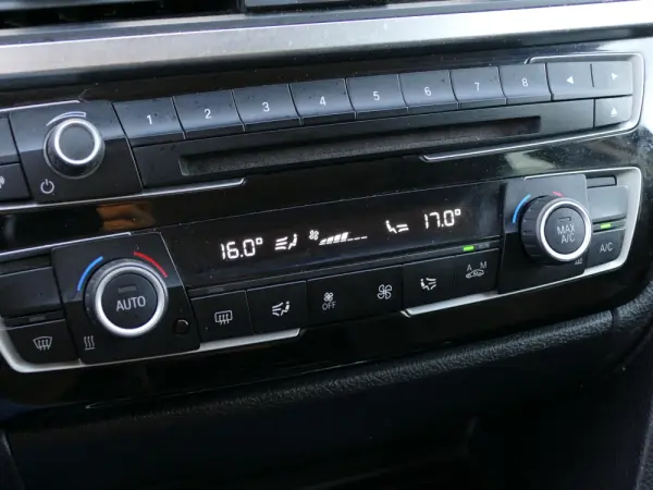 BMW 318 d Line Sport 23