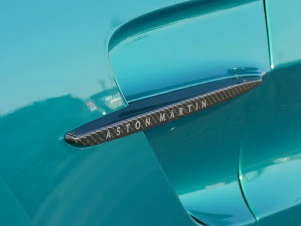 Aston Martin Vantage Coupe V8 9