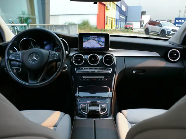 Mercedes-Benz C 300 h Avantgarde+ 39