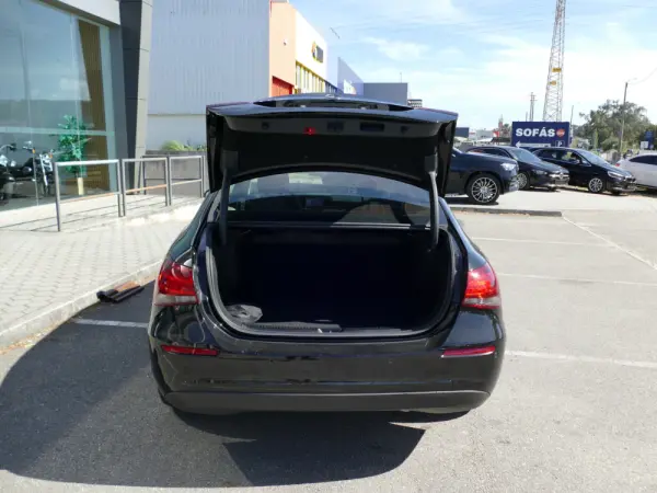 Mercedes-Benz A 250 Limousine e Style Plus 12