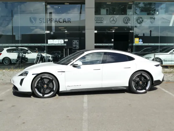 Porsche Taycan Turbo S 39
