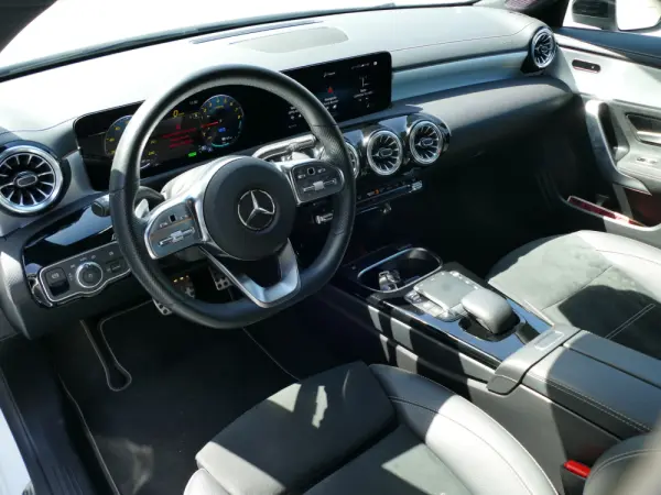 Mercedes-Benz CLA 250 e Shooting Brake AMG Line 23