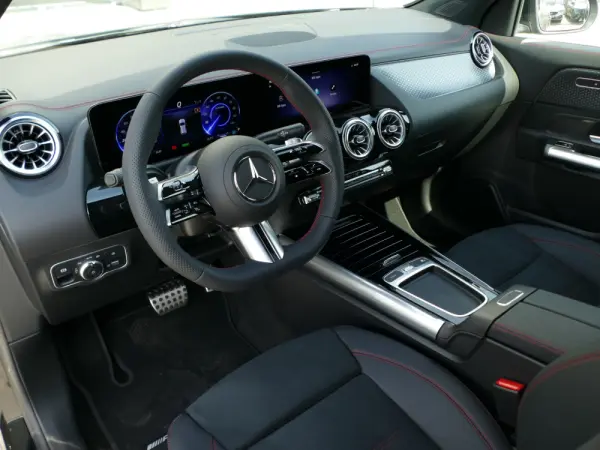 Mercedes-Benz EQA 250+ AMG Line 28