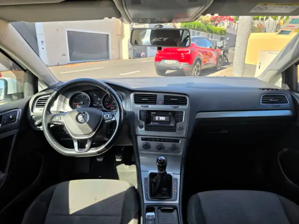 Volkswagen Golf 1.6 TDi Confortline 24