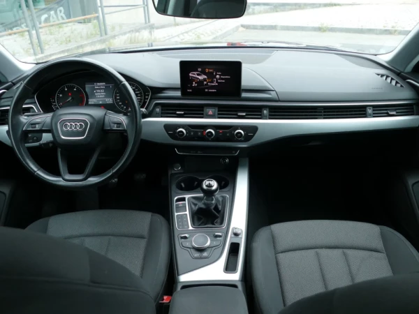 Audi A4 Avant 2.0 TDI Advance 33