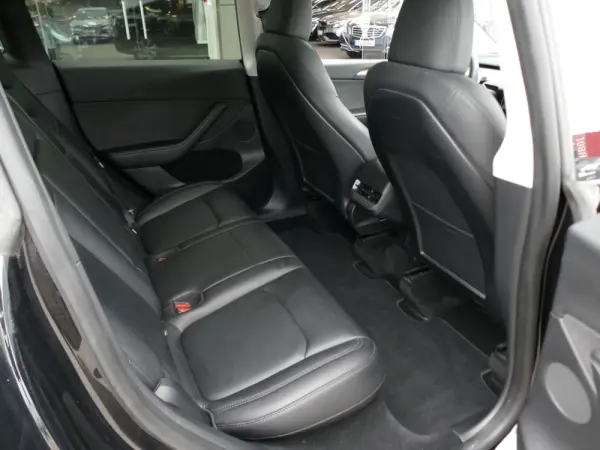 Tesla Model Y Standard 28