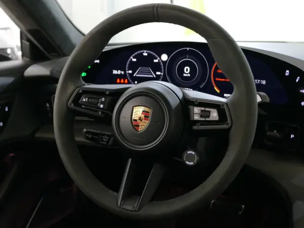 Porsche Taycan Turbo S 38