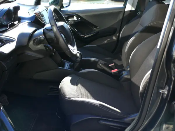 Peugeot 208 1.4 HDi Active 25