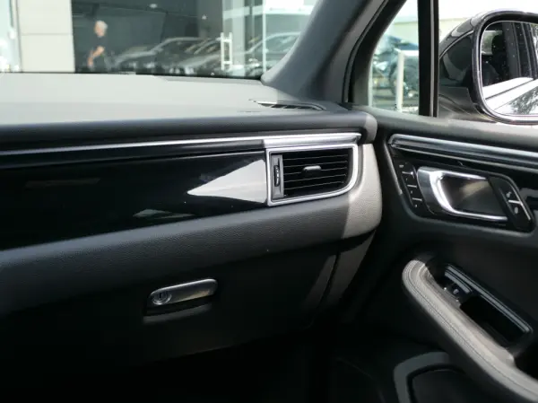 Porsche Macan S 40