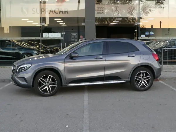 Mercedes-Benz GLA 220 d Urban 38