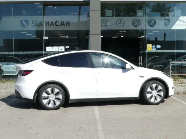 Tesla Model Y Standard 37