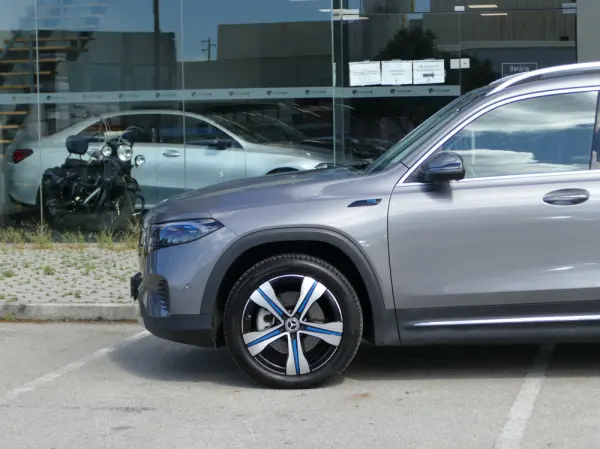 Mercedes-Benz EQB 250 Progressive 37