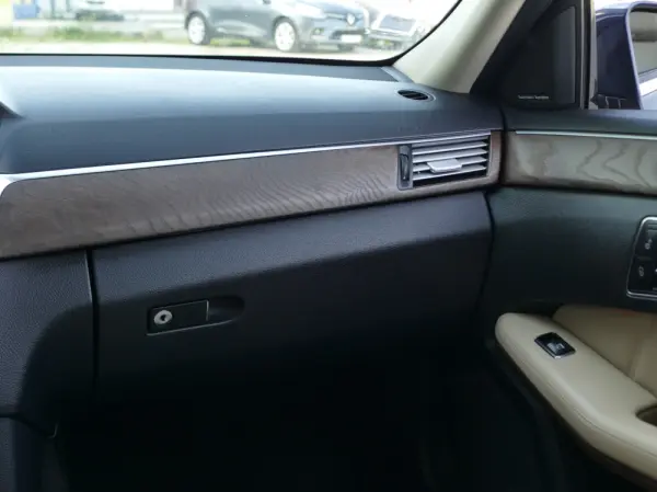 Mercedes-Benz E 220 CDi Avantgarde BE Auto. 37