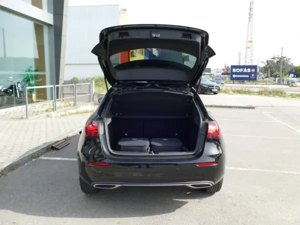 Mercedes-Benz A 250 e Progressive 13