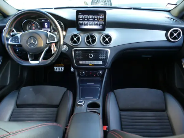 Mercedes-Benz CLA 200 d Shooting Brake AMG Line Aut. 36