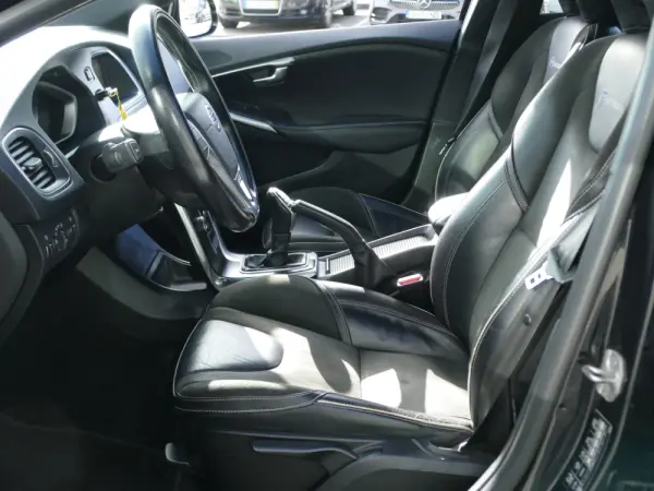 Volvo V40 1.6 D2 R-Design 24