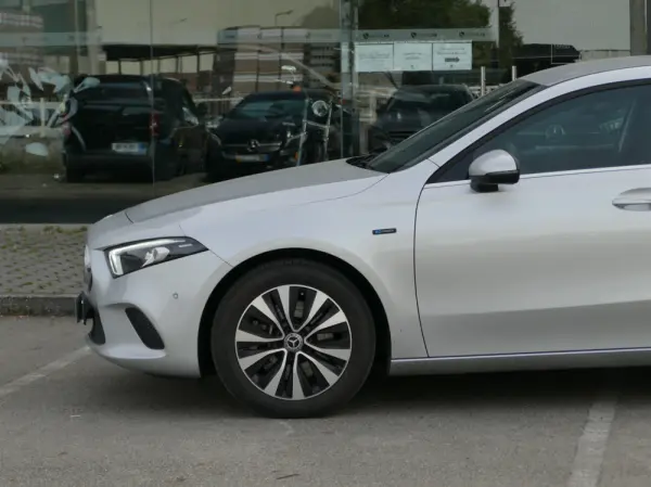 Mercedes-Benz A 250 Limousine e Style Plus 14