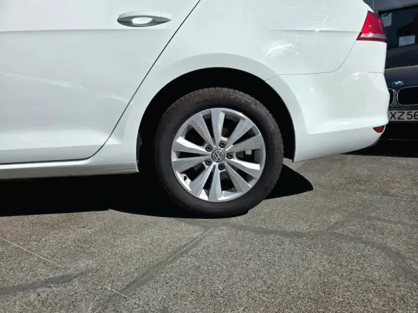 Volkswagen Golf 1.6 TDi Confortline 9