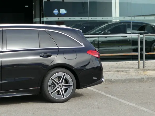 Mercedes-Benz C 300 e AMG Line 15