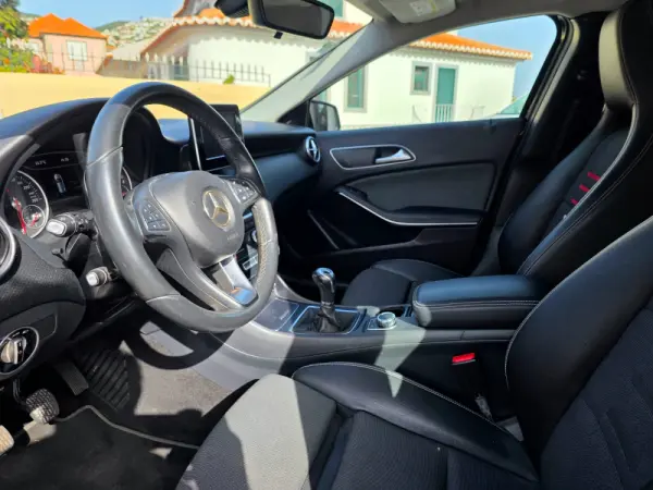 Mercedes-Benz A 180 d Urban 11