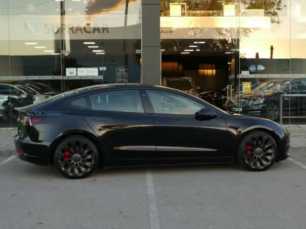 Tesla Model 3 Performance Dual Motor AWD 34