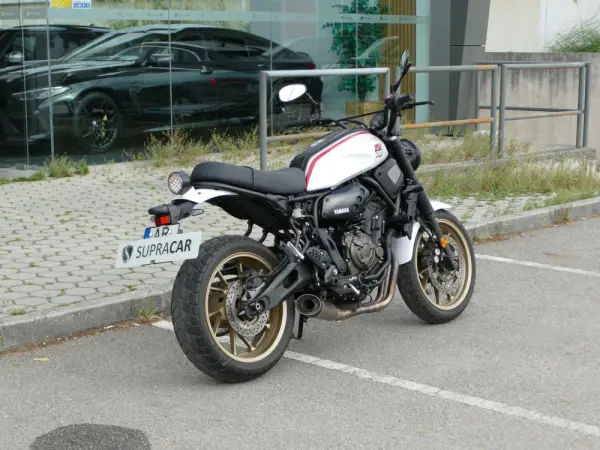 Yamaha XSR 700 Tribute 4