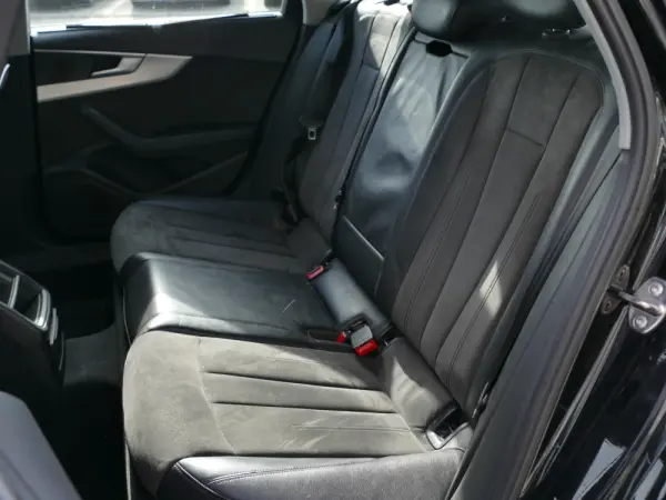 Audi A4 Avant 2.0 TDI Advance 38