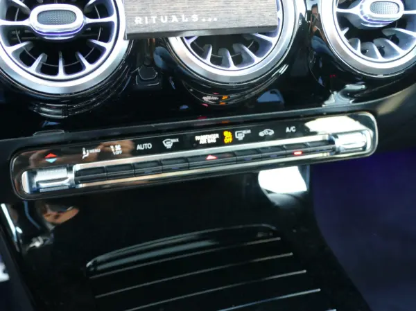 Mercedes-Benz CLA 250 e Shooting Brake AMG Line 20