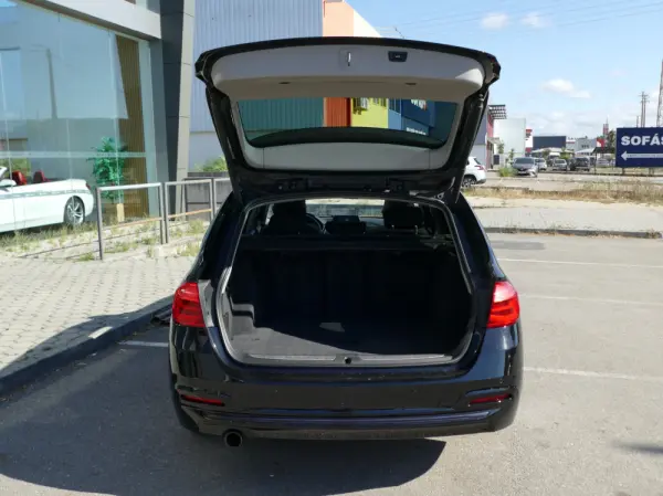 BMW 318 d Line Sport 14