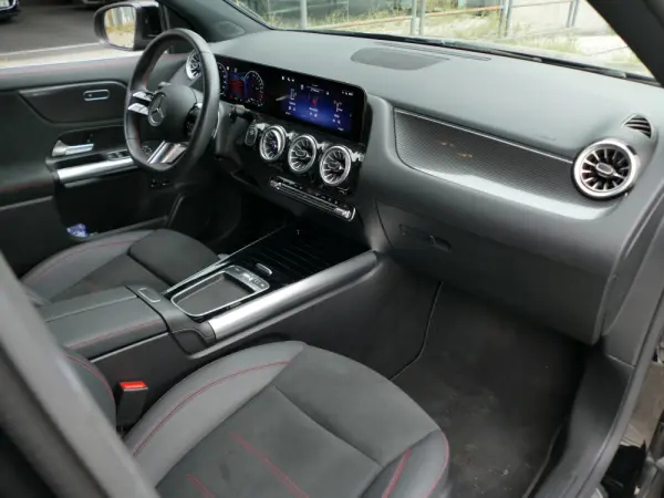 Mercedes-Benz GLA 250 e AMG Line 29
