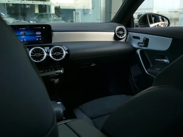 Mercedes-Benz CLA 250 e Shooting Brake AMG Line 33