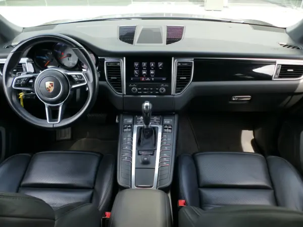 Porsche Macan S 43