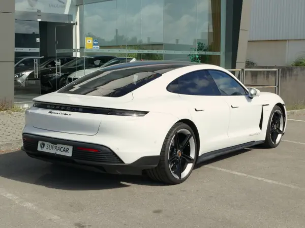 Porsche Taycan Turbo S 4
