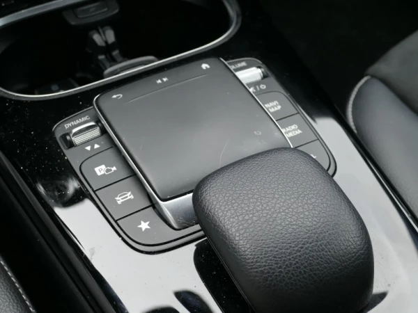 Mercedes-Benz A 250 Limousine e AMG Line 18