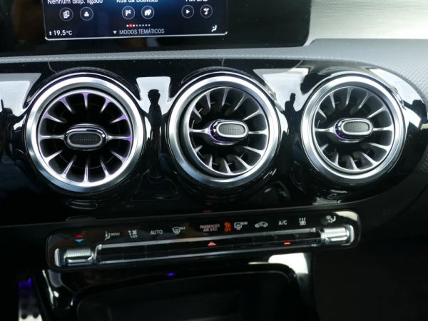 Mercedes-Benz A 250 e AMG Line 19