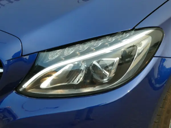 Mercedes-Benz C 300 h Avantgarde+ 10