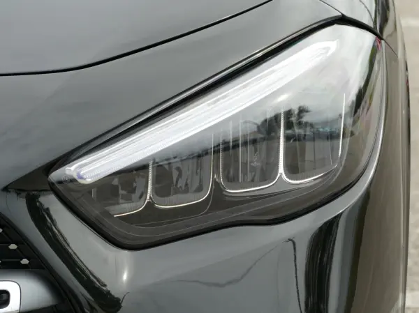 Mercedes-Benz GLA 250 e AMG Line 11