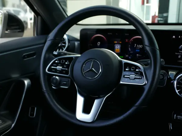 Mercedes-Benz A 250 e Progressive 35