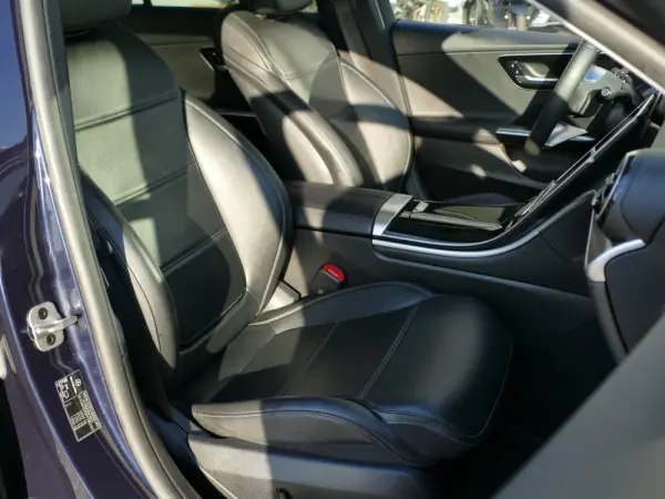 Mercedes-Benz C 300 e Avantgarde 31