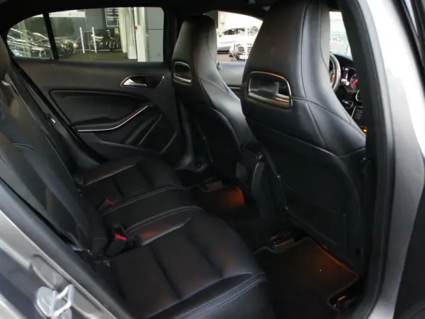Mercedes-Benz GLA 220 d Urban 31