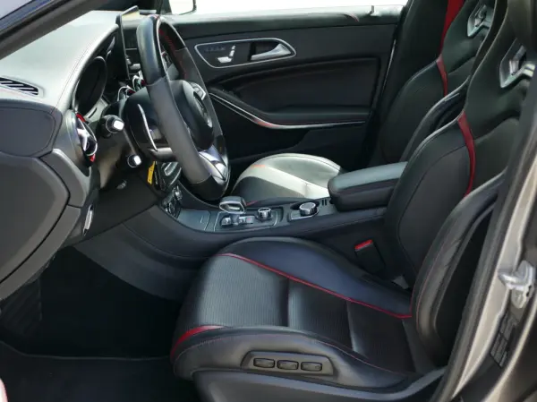 Mercedes-Benz CLA 45 AMG Shooting Brake 4-Matic 32