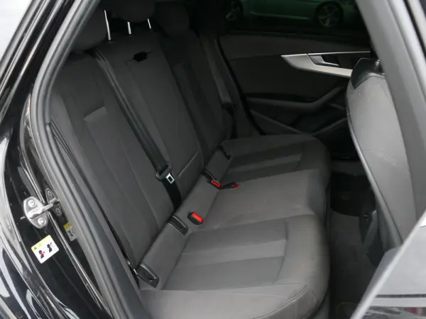 Audi A4 Avant 40 TDI Sport S tronic 32