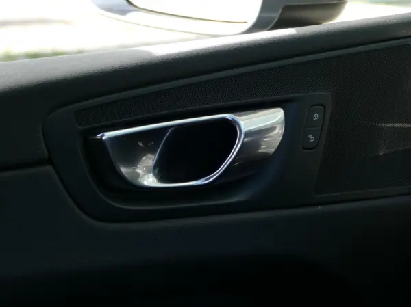 Volvo XC 60 2.0 D4 Momentum Geartronic 34