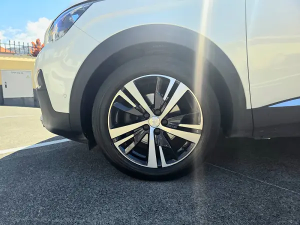 Peugeot 3008 1.2 PureTech Allure 9