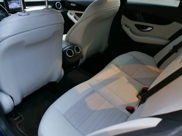 Mercedes-Benz C 300 h Avantgarde+ 32