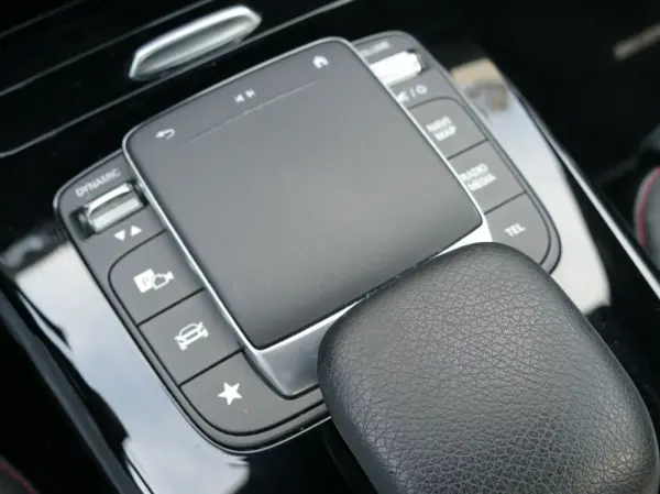 Mercedes-Benz CLA 250 e Shooting Brake AMG Line 20