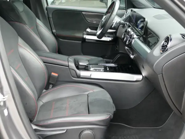 Mercedes-Benz GLB 180 d AMG Line 31