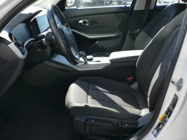 BMW 330 e iPerformance Advantage 25