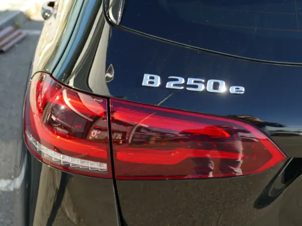 Mercedes-Benz B 250 e AMG Line 11