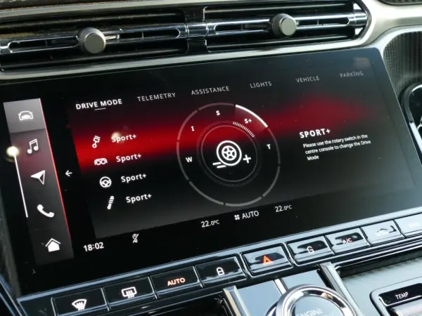 Aston Martin Vantage Coupe V8 35